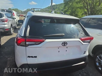 2021 Toyota RAV4 LE - miniatura 5