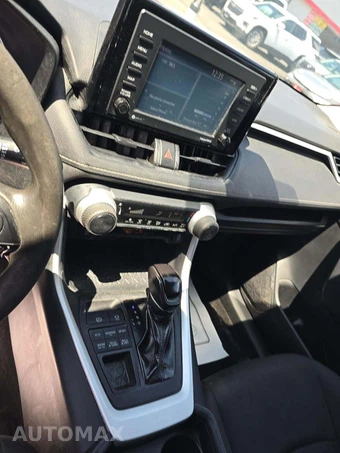 2021 Toyota RAV4 LE - miniatura 10