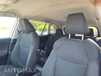 2021 Toyota RAV4 LE - miniatura 11