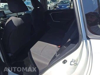 2021 Toyota RAV4 LE - miniatura 13