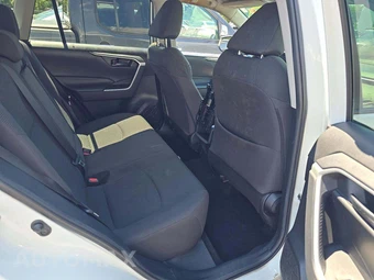 2021 Toyota RAV4 LE - miniatura 16