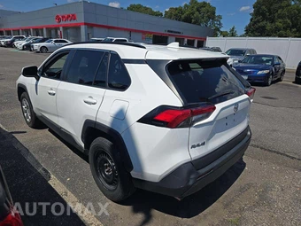2021 Toyota RAV4 LE - miniatura 2