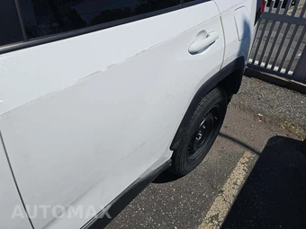 2021 Toyota RAV4 LE - miniatura 24