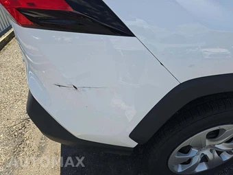 2021 Toyota RAV4 LE - miniatura 25