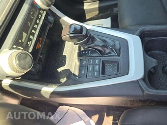 2021 Toyota RAV4 LE - miniatura 8