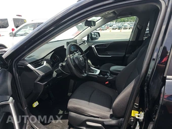 2021 Toyota RAV4 LE - miniatura 8