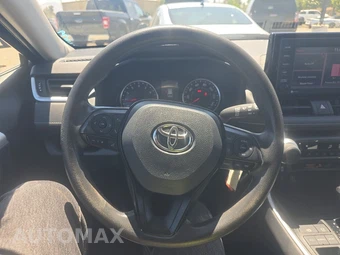 2021 Toyota RAV4 LE – miniatura 10