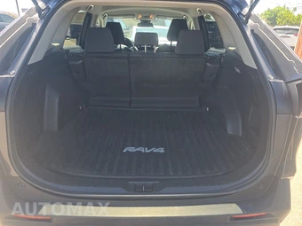 2021 Toyota RAV4 LE – miniatura 16