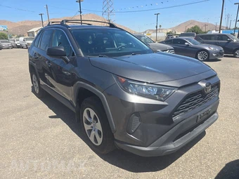 2021 Toyota RAV4 LE – miniatura 3