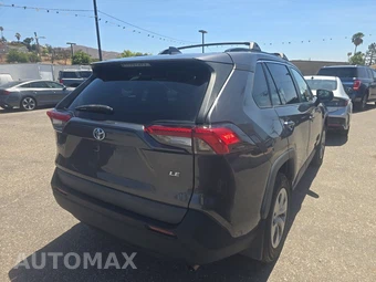 2021 Toyota RAV4 LE – miniatura 4