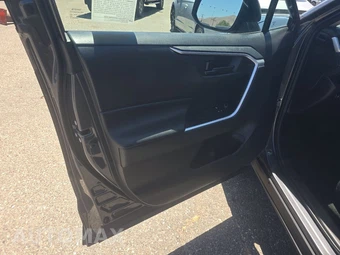 2021 Toyota RAV4 LE – miniatura 9