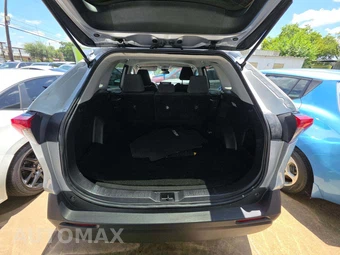 2021 Toyota RAV4 LE - miniatura 14