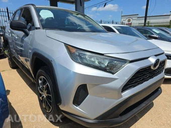 2021 Toyota RAV4 LE - miniatura 4