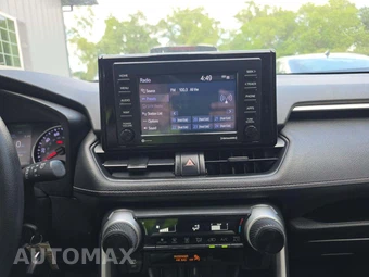 2021 Toyota RAV4 LE - miniatura 10