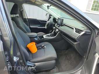 2021 Toyota RAV4 LE - miniatura 18