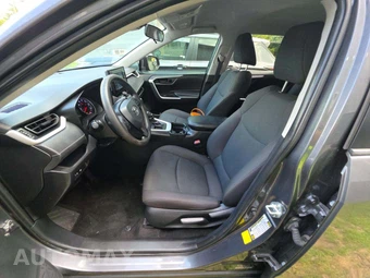 2021 Toyota RAV4 LE - miniatura 6
