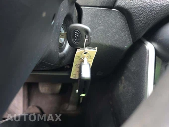 2021 Toyota RAV4 LE - miniatura 8