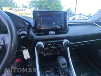 2021 Toyota RAV4 LE - miniatura 10