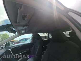 2021 Toyota RAV4 LE - miniatura 11
