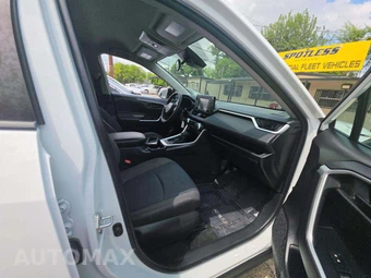 2021 Toyota RAV4 LE - miniatura 18