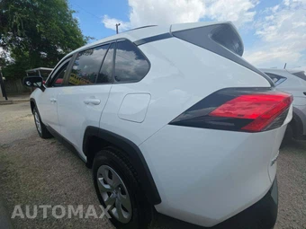2021 Toyota RAV4 LE - miniatura 2