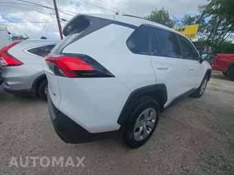 2021 Toyota RAV4 LE - miniatura 3