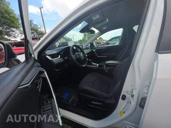 2021 Toyota RAV4 LE - miniatura 6