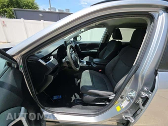 2021 Toyota RAV4 LE – miniatura 6