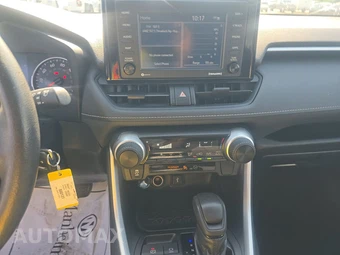 2021 Toyota RAV4 LE - miniatura 11