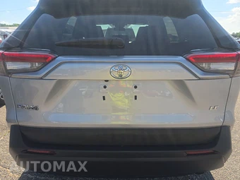 2021 Toyota RAV4 LE - miniatura 16