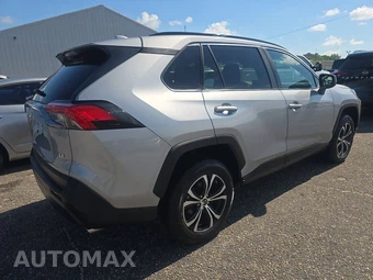 2021 Toyota RAV4 LE - miniatura 4