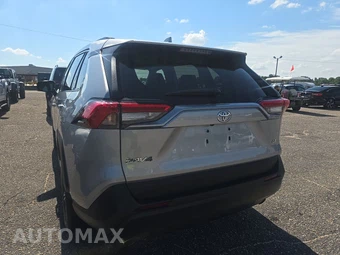 2021 Toyota RAV4 LE - miniatura 5