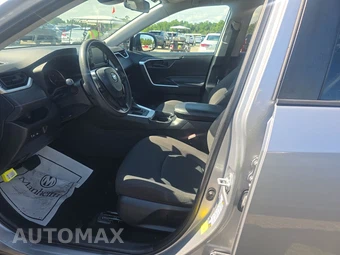 2021 Toyota RAV4 LE - miniatura 7
