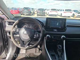 2021 Toyota RAV4 LE - miniatura 11