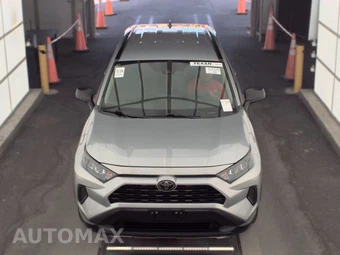 2021 Toyota RAV4 LE - miniatura 2