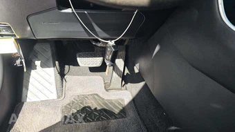 2021 Toyota RAV4 LE - miniatura 21