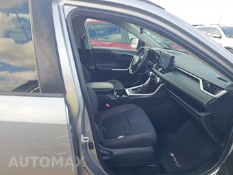 2021 Toyota RAV4 LE - miniatura 8