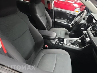 2021 Toyota RAV4 LE - miniatura 16