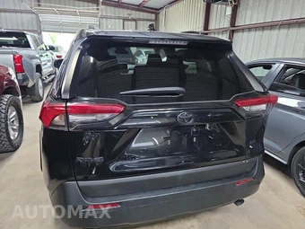 2021 Toyota RAV4 LE - miniatura 5