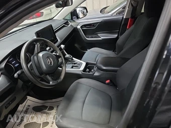 2021 Toyota RAV4 LE - miniatura 7