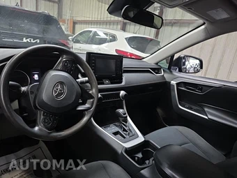 2021 Toyota RAV4 LE - miniatura 8