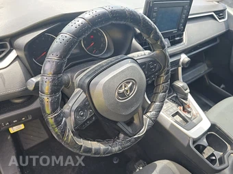 2021 Toyota RAV4 LE - miniatura 10