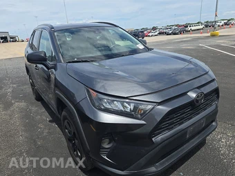 2021 Toyota RAV4 LE - miniatura 3