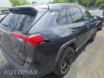 2021 Toyota RAV4 LE - miniatura 4