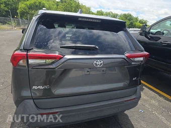 2021 Toyota RAV4 LE - miniatura 5