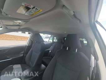 2021 Toyota RAV4 LE - miniatura 11