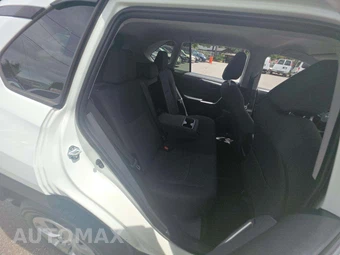 2021 Toyota RAV4 LE - miniatura 16