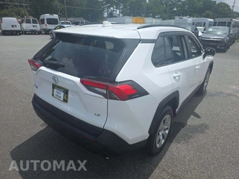 2021 Toyota RAV4 LE - miniatura 3