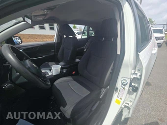 2021 Toyota RAV4 LE - miniatura 6