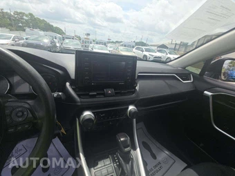 2021 Toyota RAV4 LE - miniatura 9